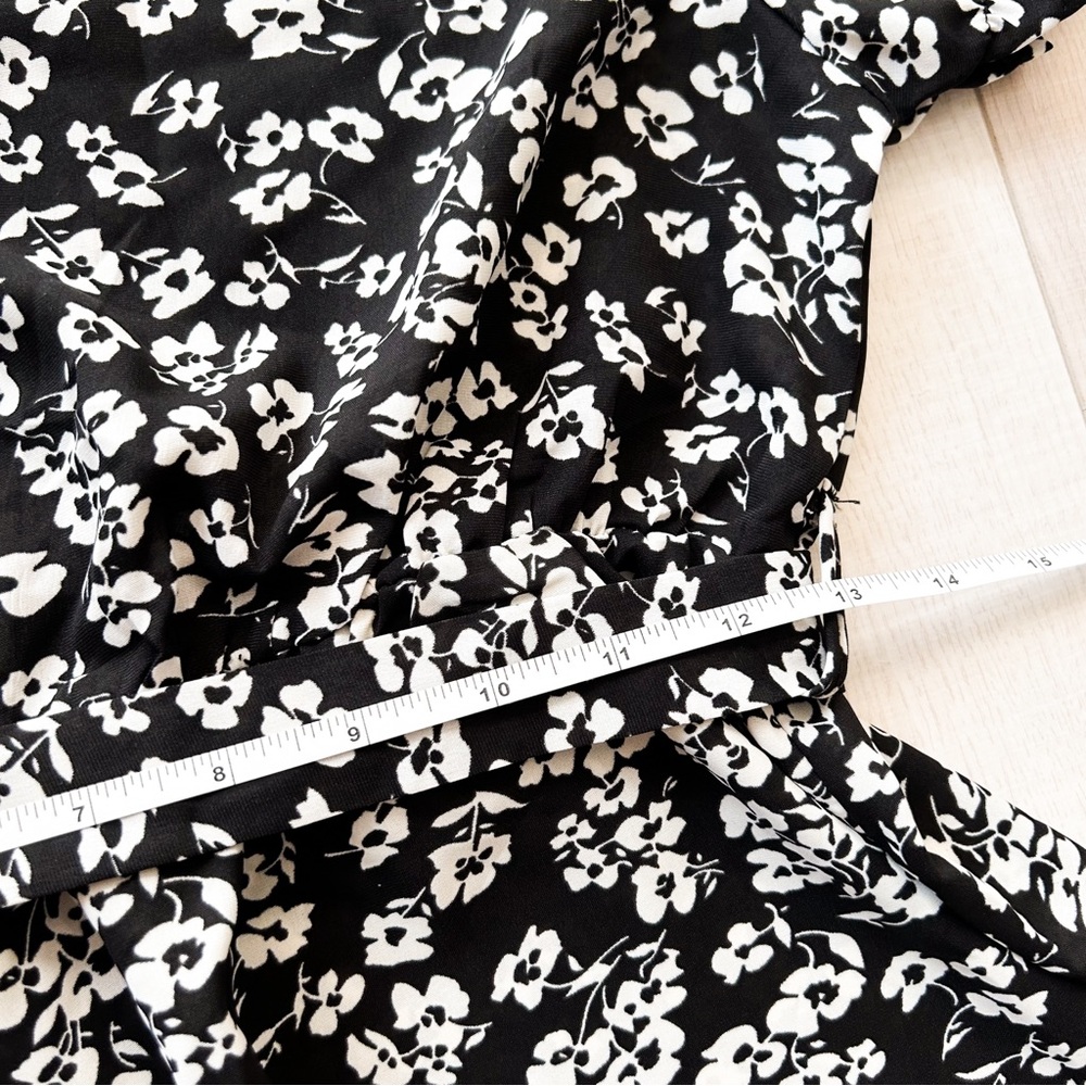 Black and white floral maxi cottagecore style dress - Picture 6 of 13